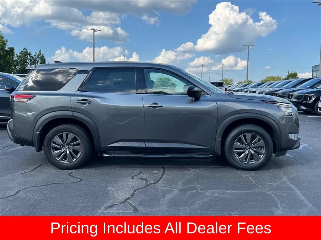 Used 2024 Nissan Pathfinder S FWD image 2