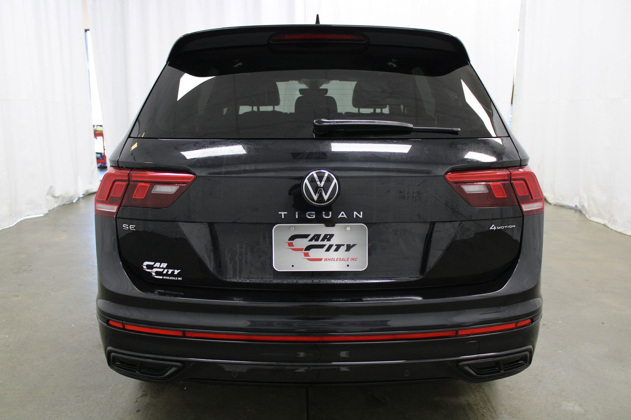 Used 2022 Volkswagen Tiguan SE R-Line image 6