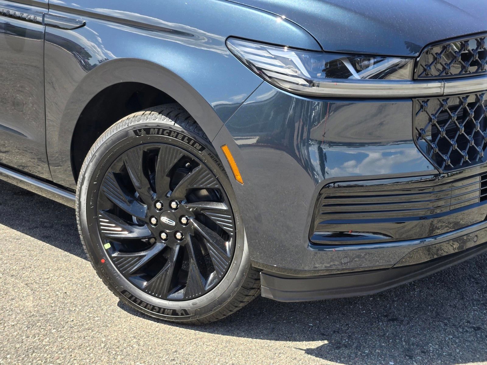 New 2026 Lincoln Navigator L Reserve AWD/4WD image 6