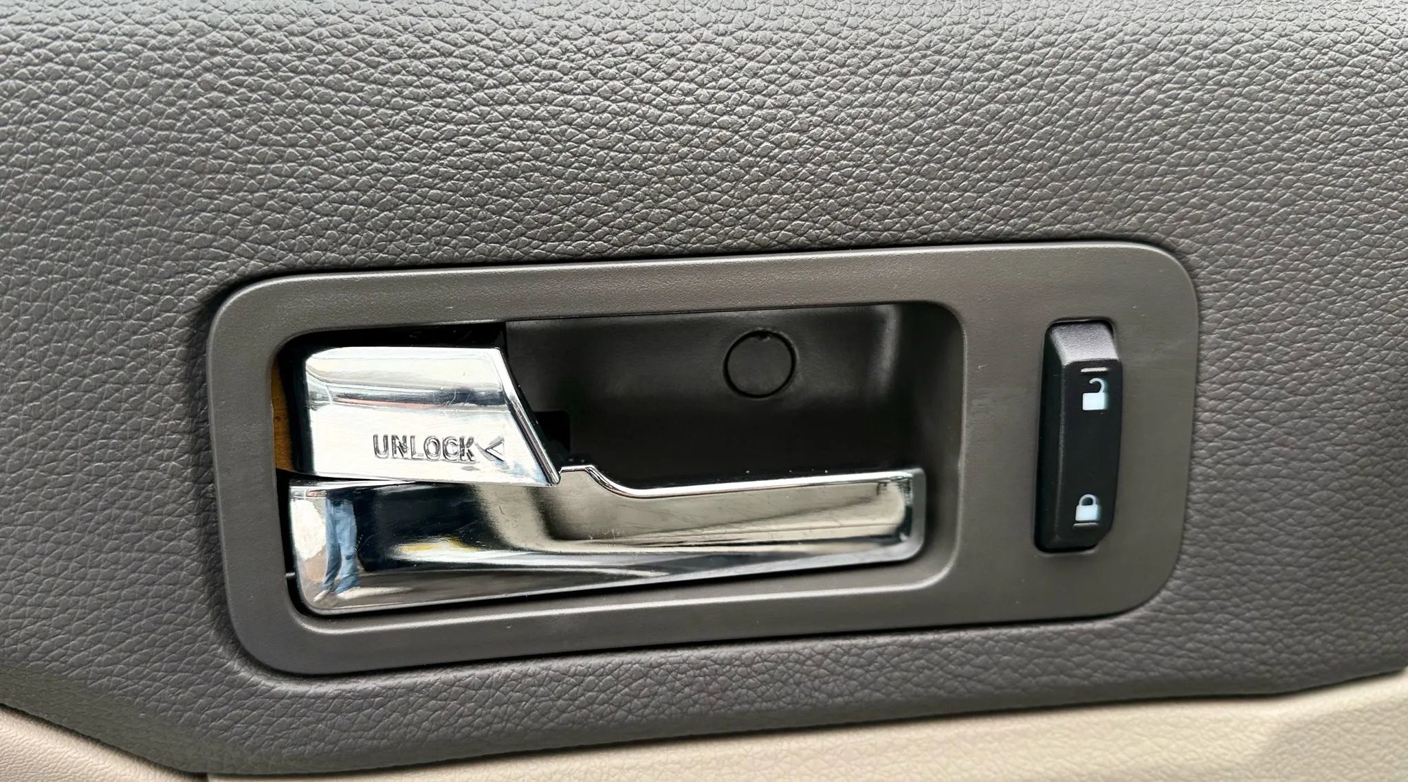 Used 2012 Ford Fusion SEL FWD image 23