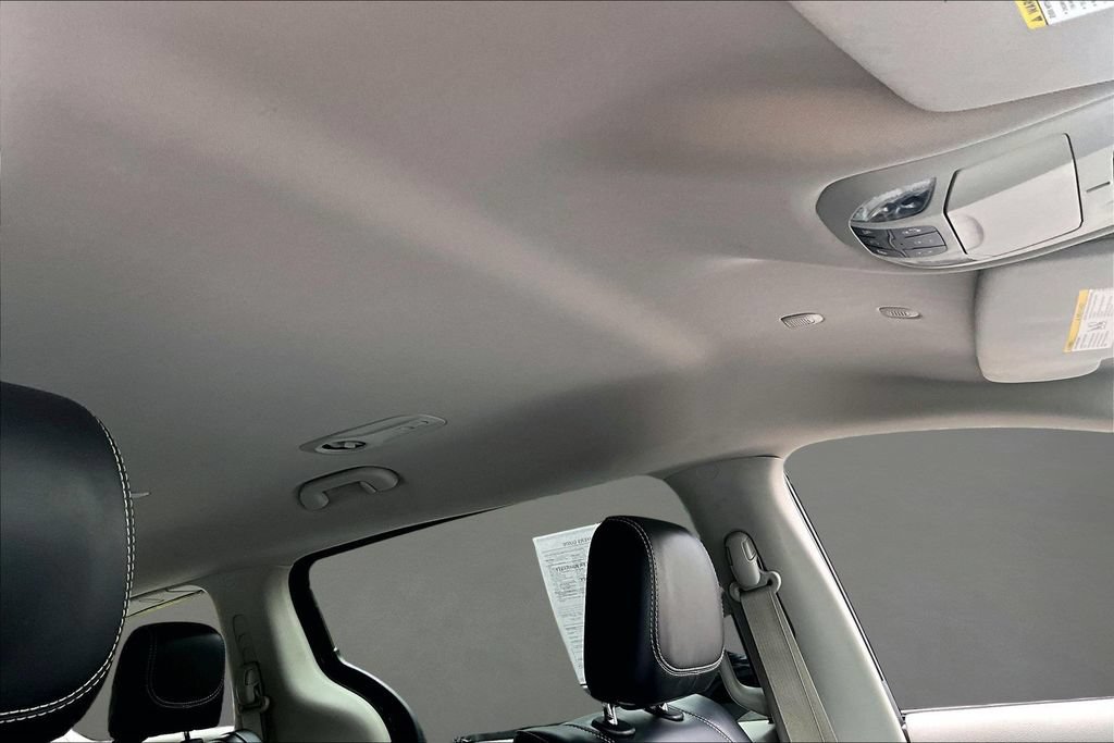 Used 2023 Chrysler Pacifica Touring-L FWD image 27