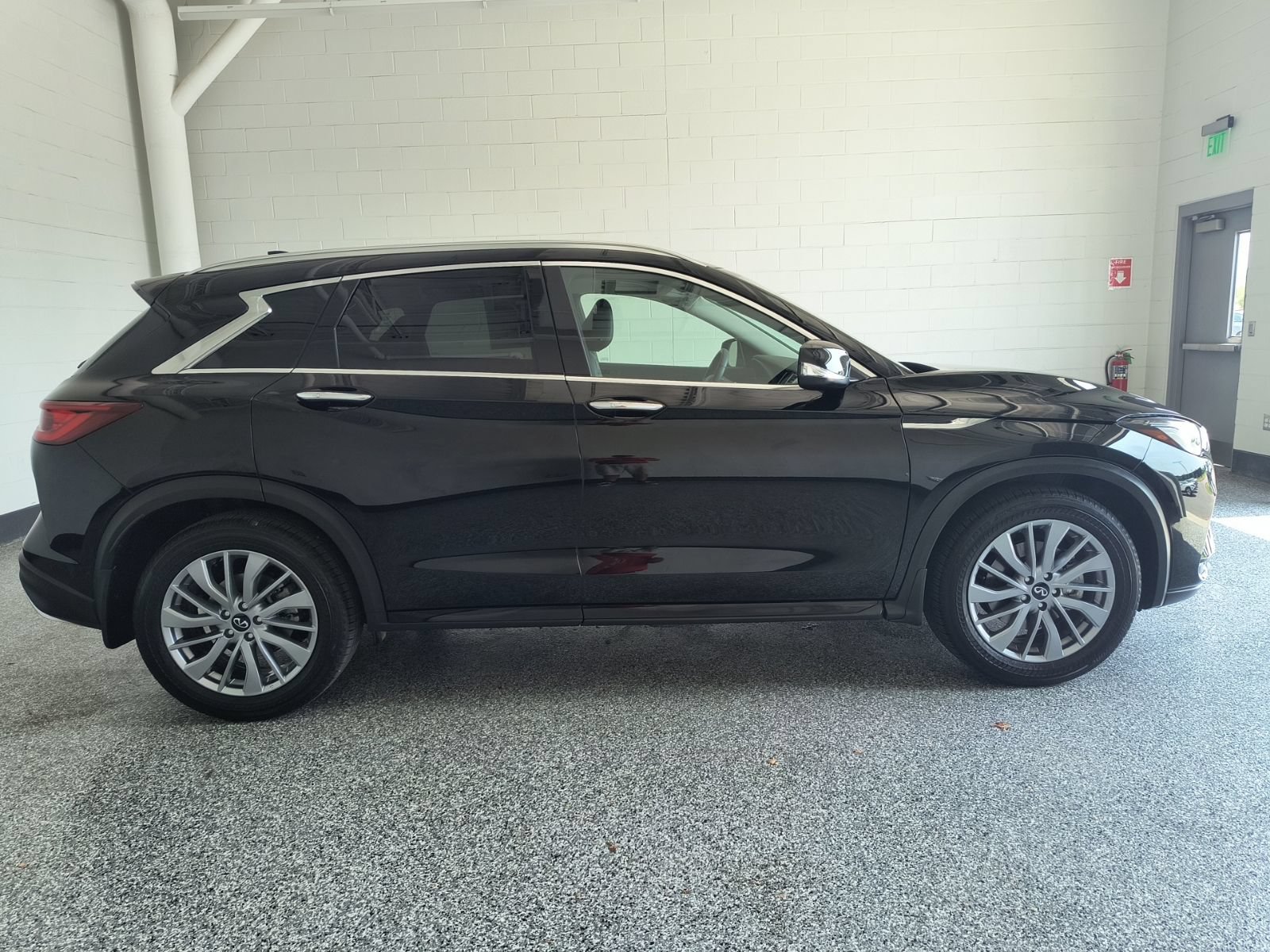 Certified 2025 INFINITI QX50 Luxe AWD/4WD image 6