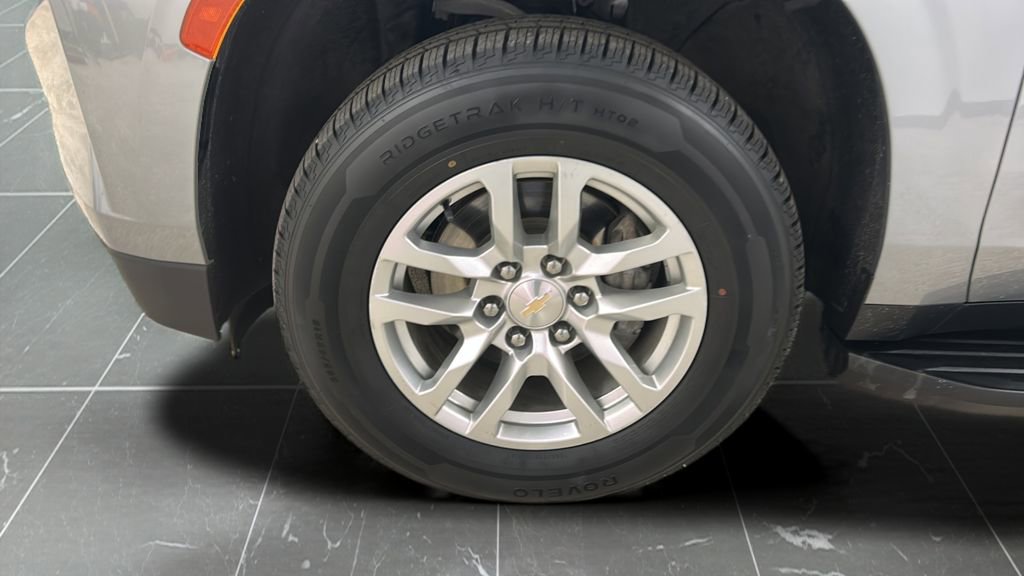 Used 2024 Chevrolet Suburban LT image 11