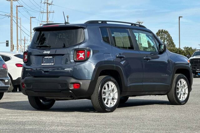 Used 2022 Jeep Renegade Latitude AWD/4WD image 4