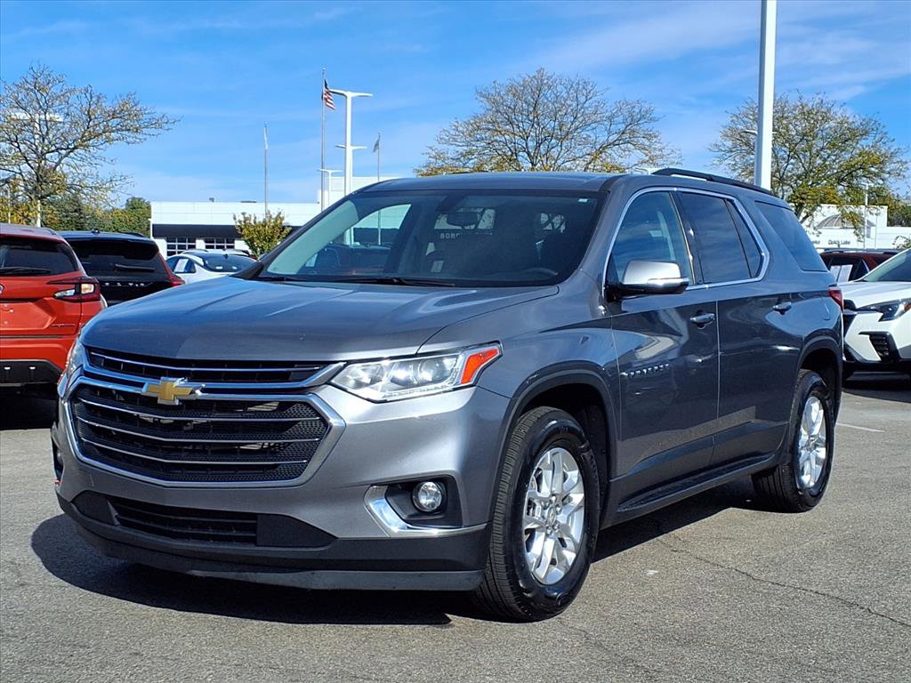 Used 2020 Chevrolet Traverse LT image 2