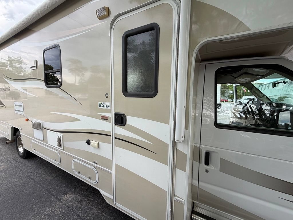 Used 2014 Ford E-450 and Econoline 450 Super Duty w/ Motorhome Prep Package RWD image 21