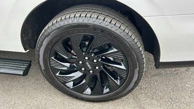 Used 2025 Lincoln Navigator Reserve w/ Jet Appearance Package image 6
