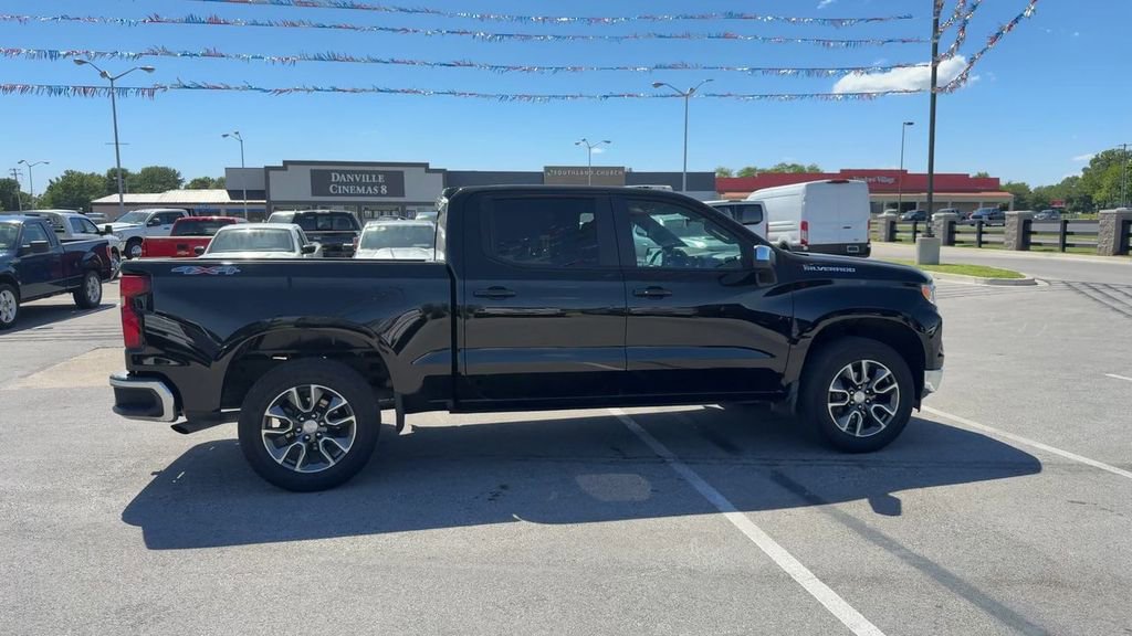 Used 2022 Chevrolet Silverado 1500 LT AWD/4WD image 7