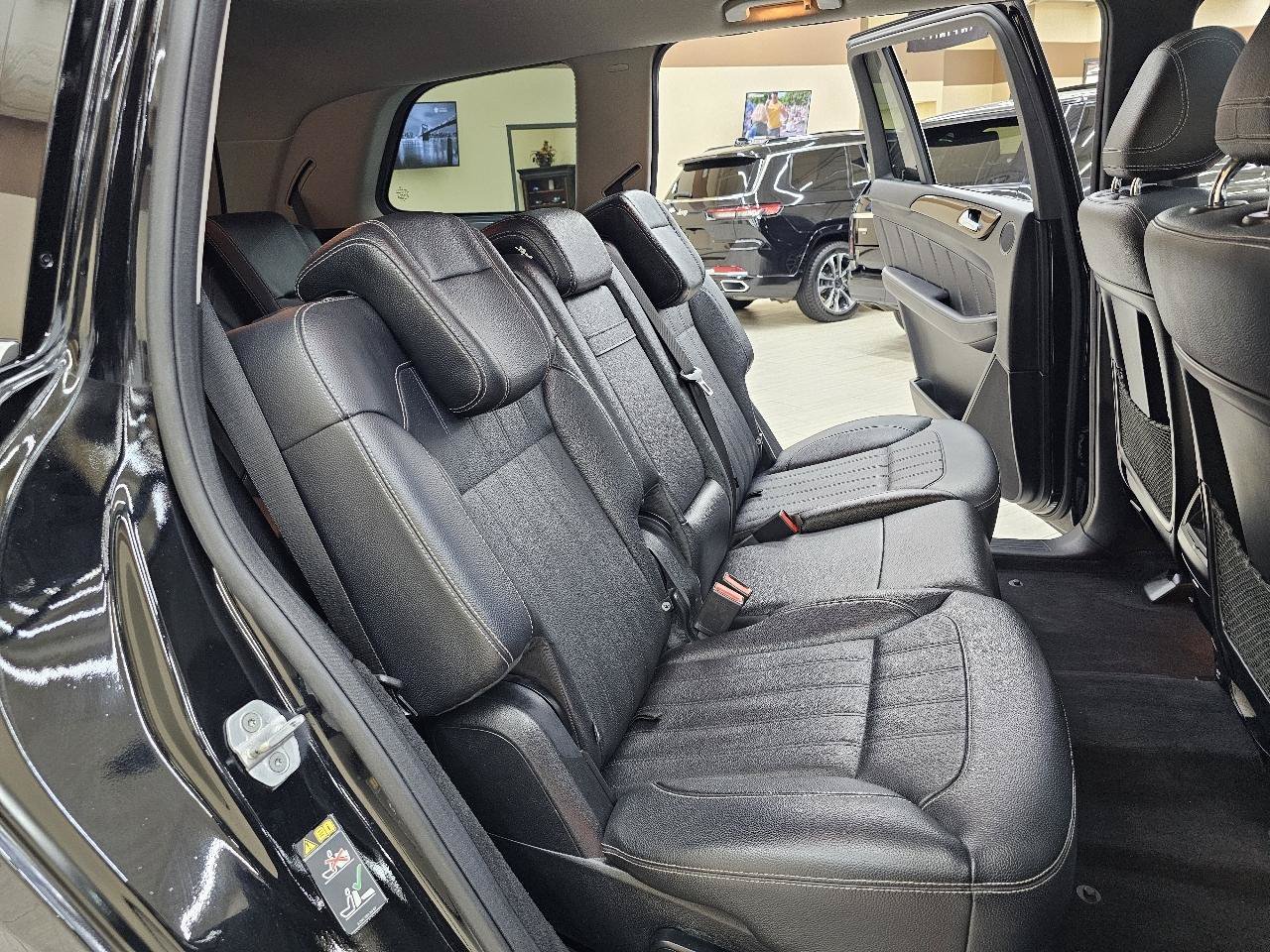 Used 2015 Mercedes-Benz GL 450 4MATIC w/ Appearance Package image 25