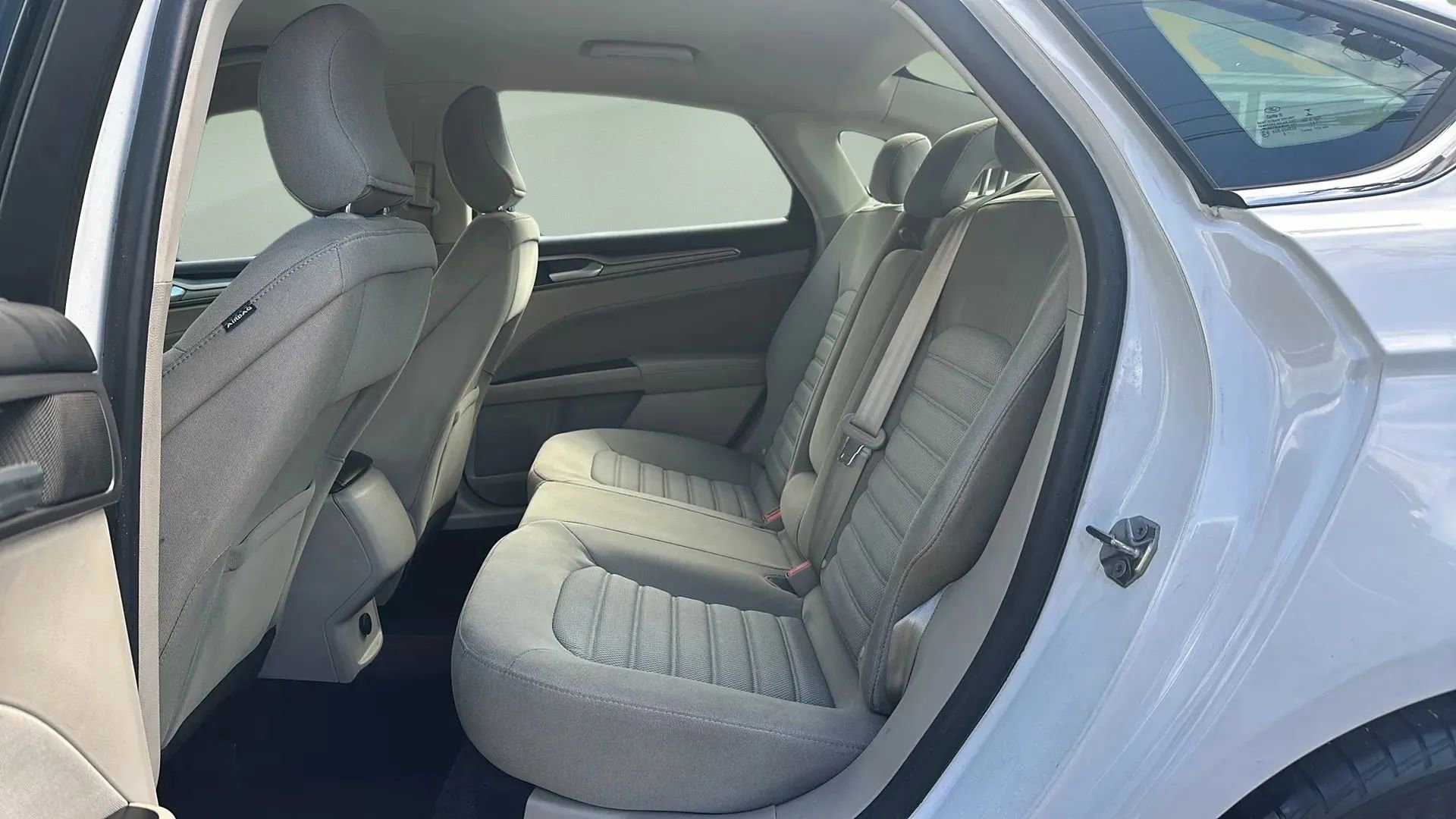 Used 2017 Ford Fusion SE FWD image 35