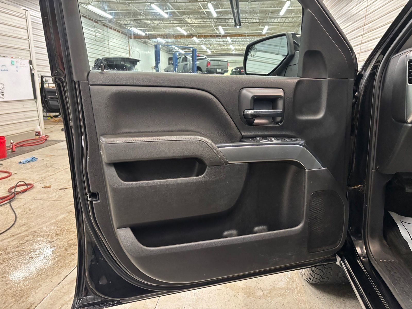 Used 2018 Chevrolet Silverado 1500 LT w/ All Star Edition AWD/4WD image 9