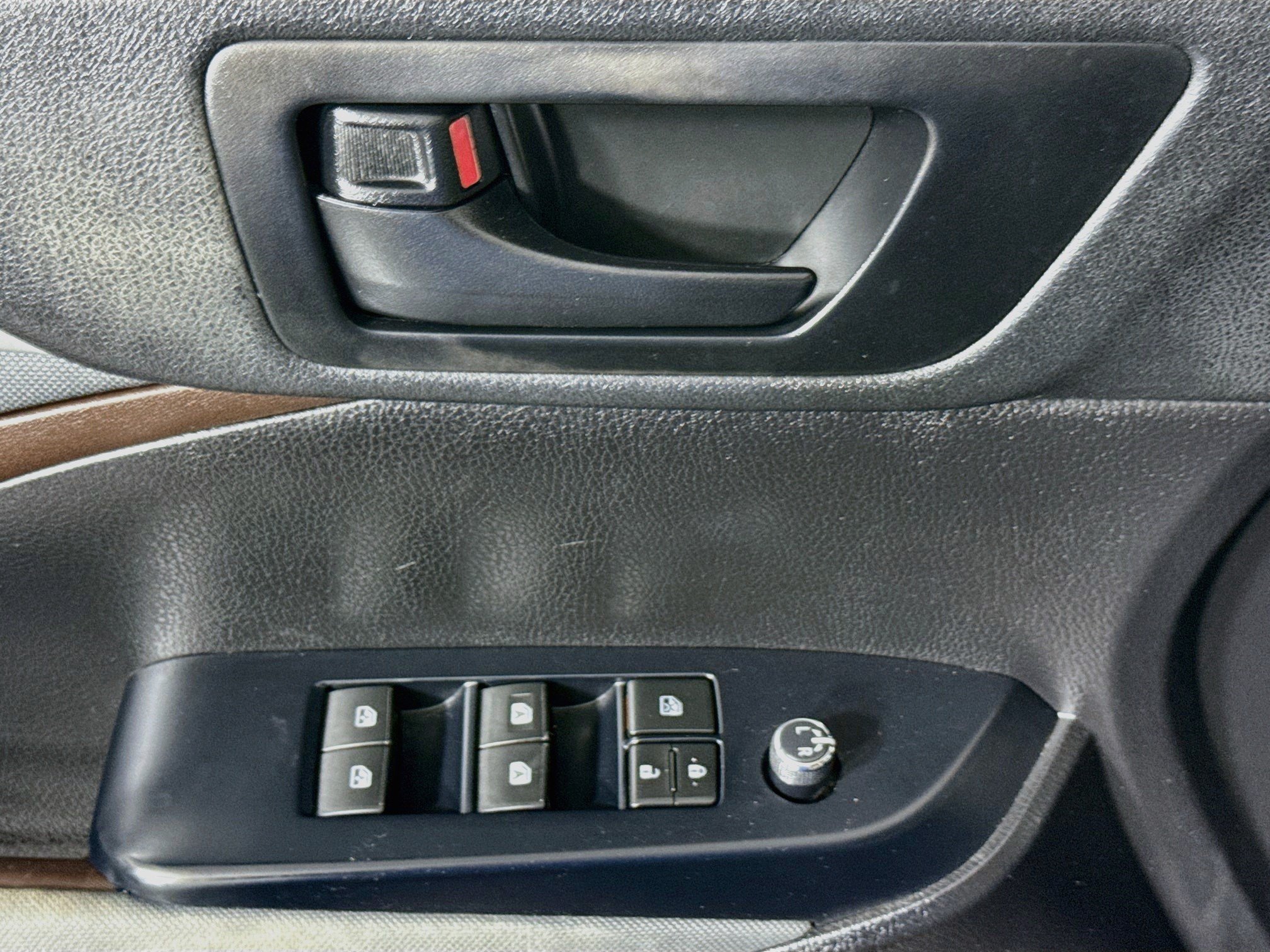 Used 2019 Toyota Highlander LE FWD image 23