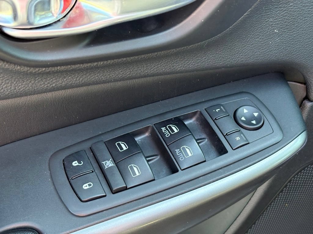 Used 2019 Jeep Cherokee Latitude Plus w/ Cold Weather Group AWD/4WD image 25