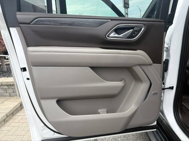 Used 2023 GMC Yukon XL SLT w/ SLT Premium Package AWD/4WD image 13