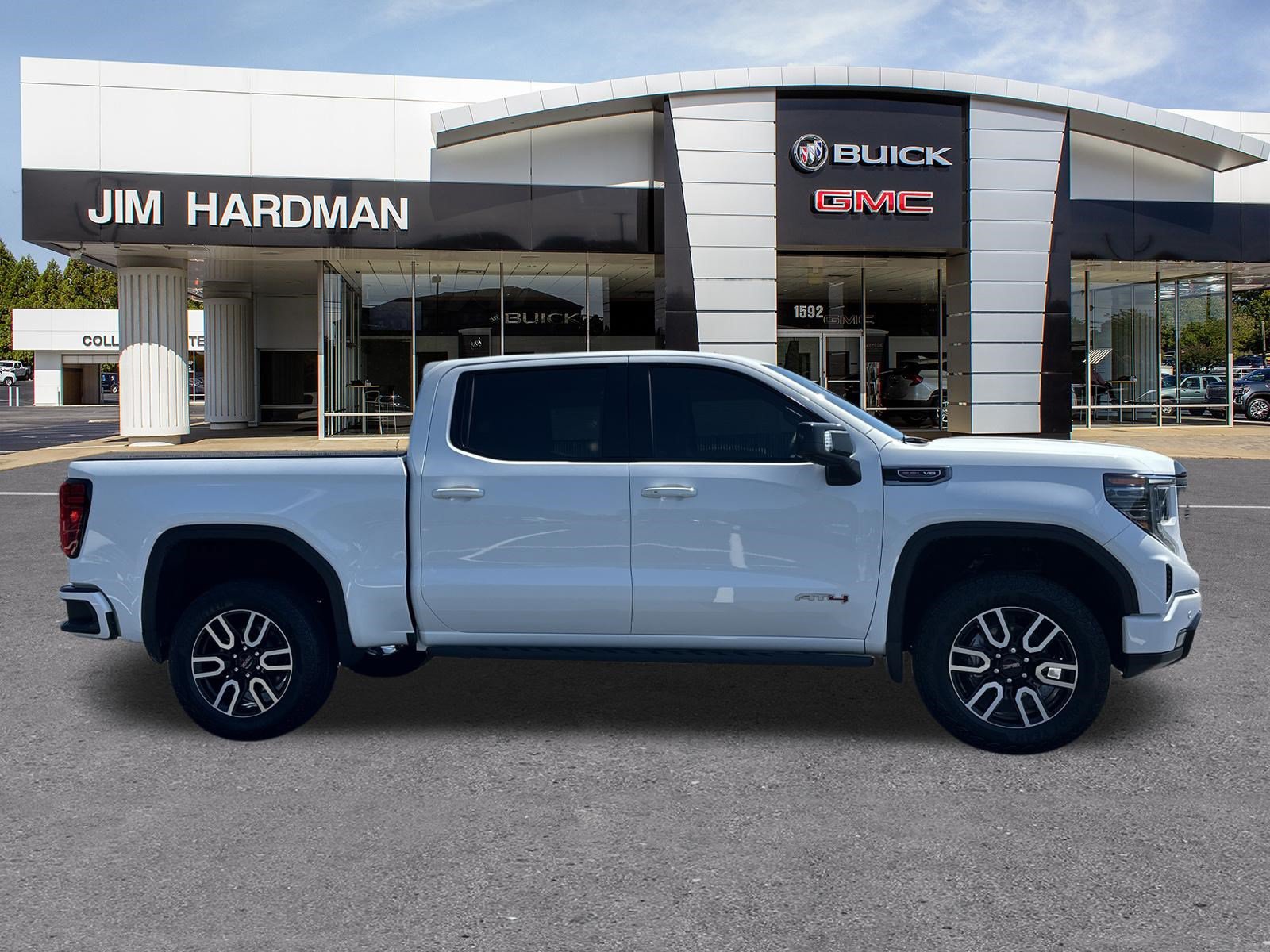 Used 2025 GMC Sierra 1500 AT4 w/ AT4 Premium Package AWD/4WD image 8