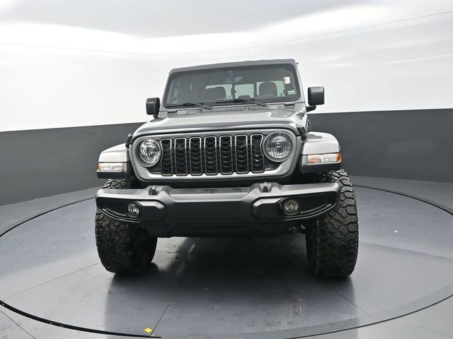 Used 2022 Jeep Gladiator Sport image 2