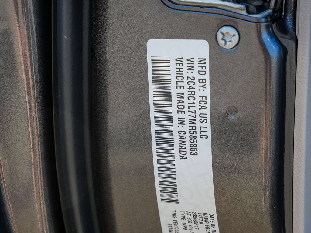 Used 2021 Chrysler Pacifica Touring-L FWD image 44