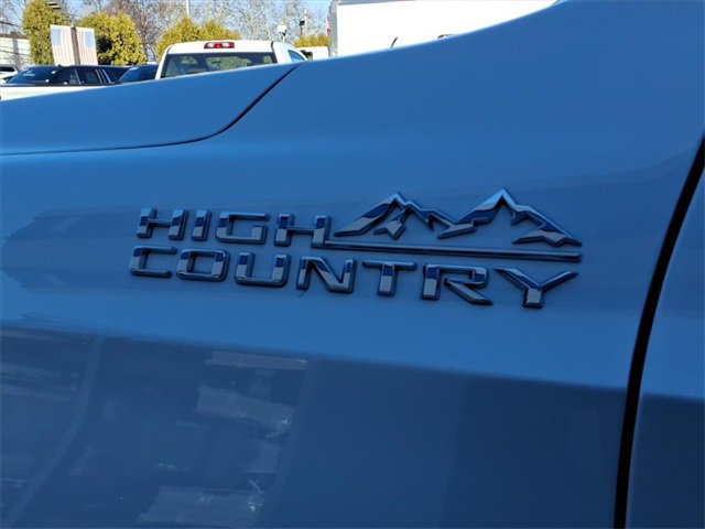 Used 2025 Chevrolet Suburban High Country image 9