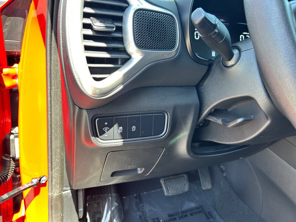 Used 2025 Kia Soul LX FWD image 19