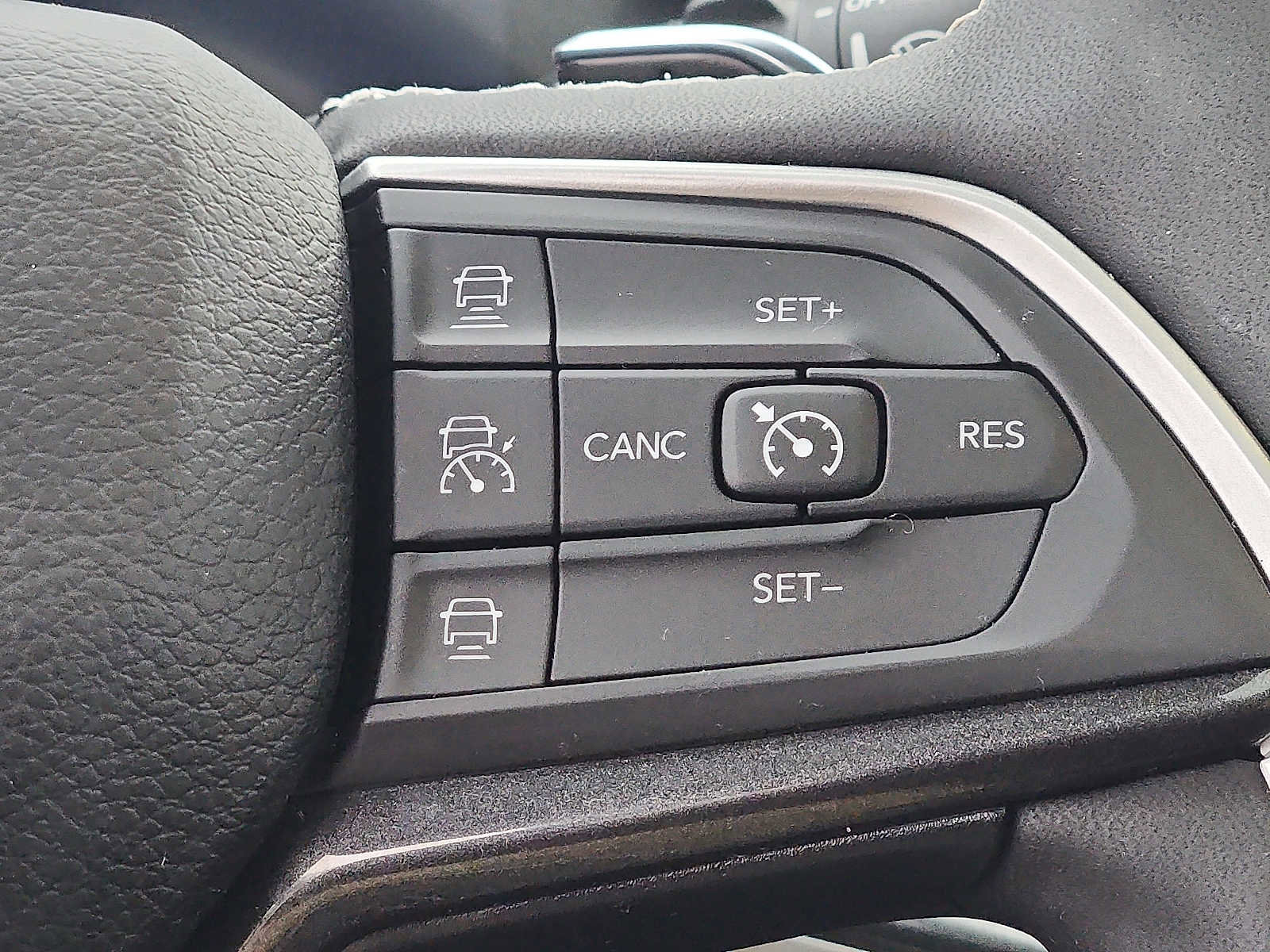 Used 2023 Jeep Grand Cherokee Altitude image 22