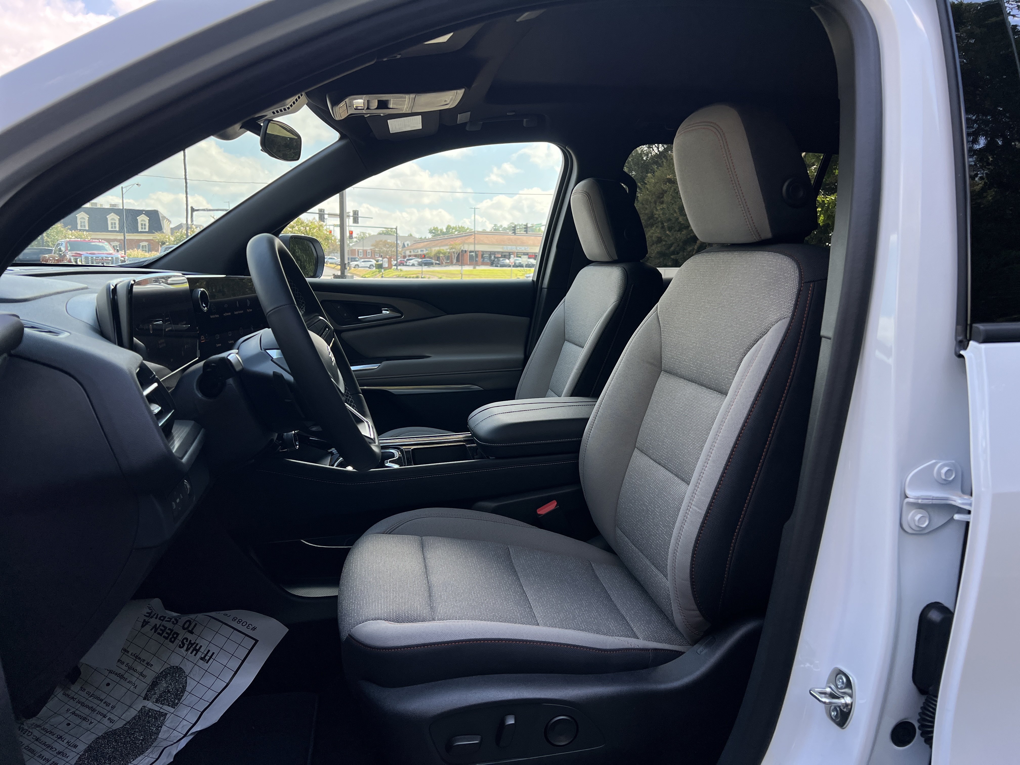 New 2027 Chevrolet Traverse LT w/ Sun and Wheel Package FWD image 47