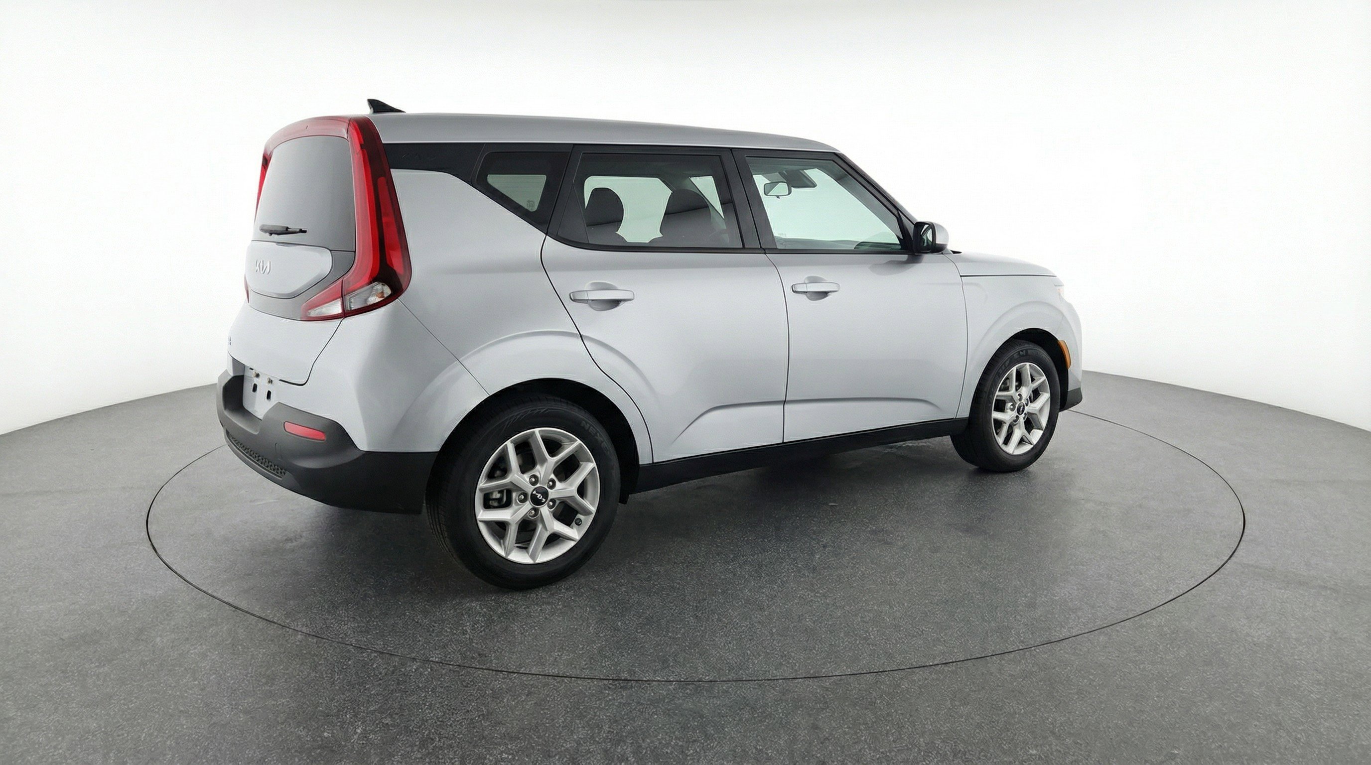 Used 2025 Kia Soul LX w/ LX Technology Package FWD image 9
