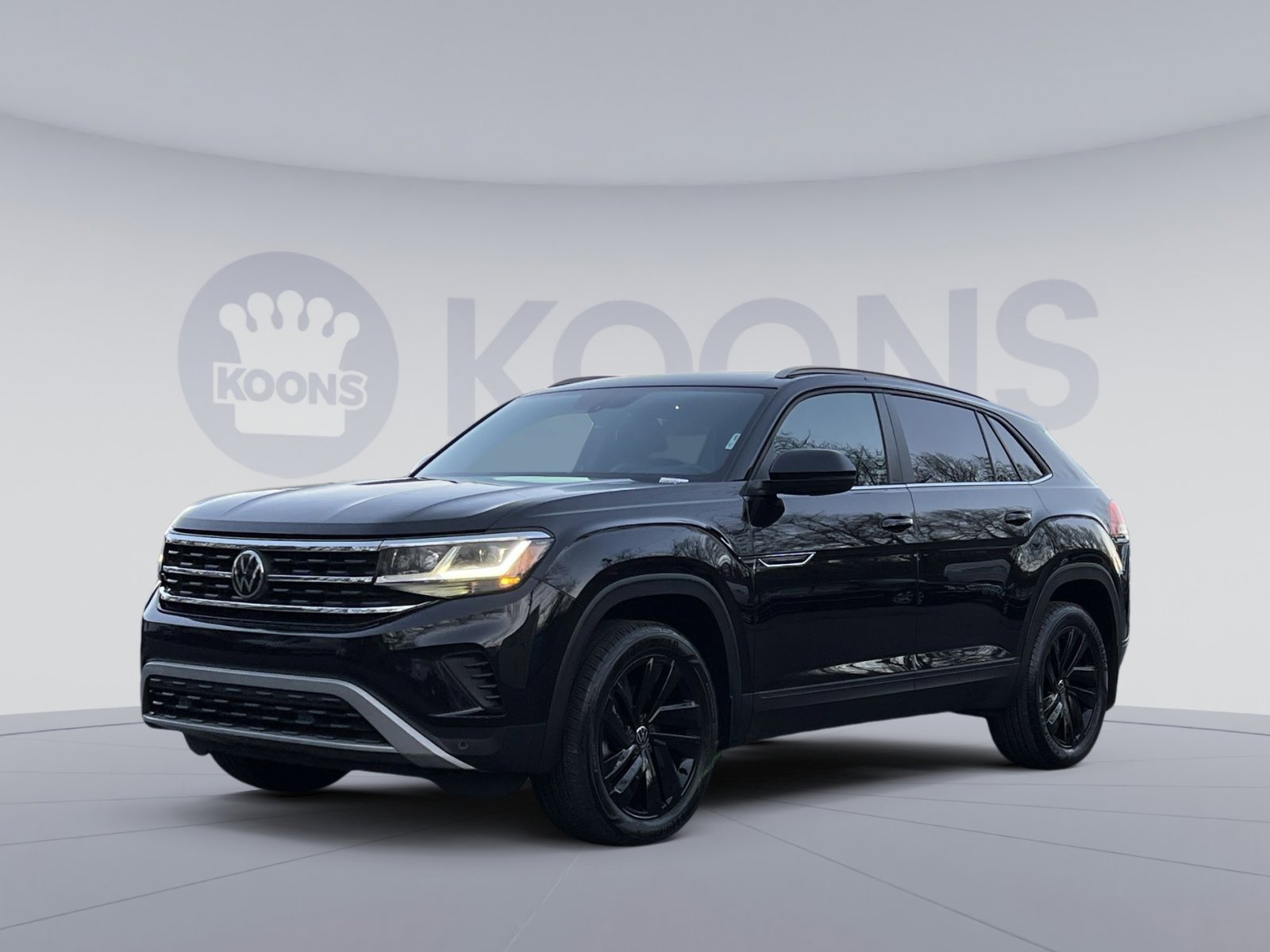 Used 2022 Volkswagen Atlas Cross Sport SE image 1