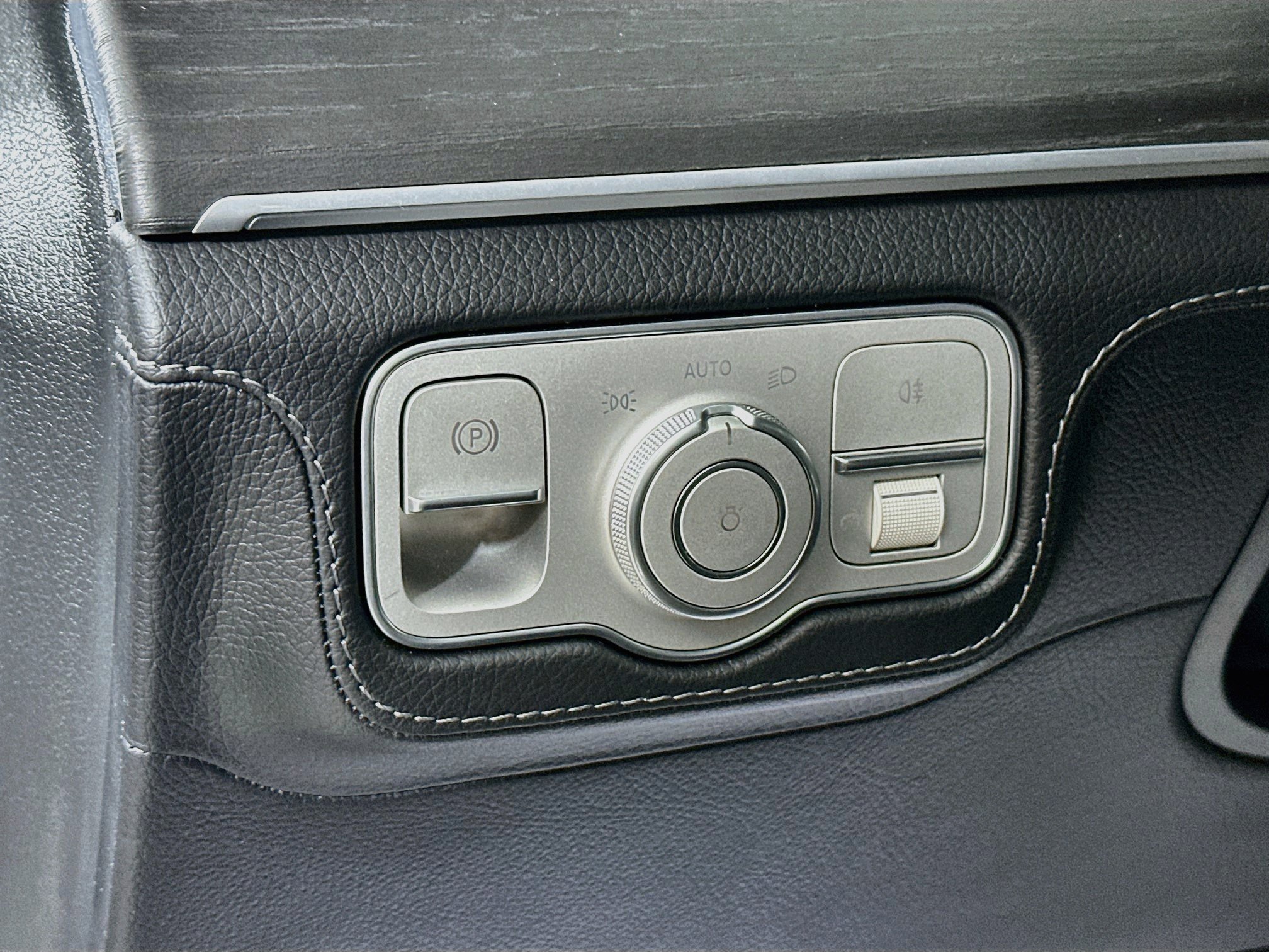 Used 2025 Mercedes-Benz GLS 580 4MATIC image 10