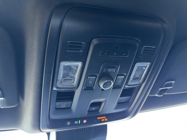 Used 2024 GMC Yukon XL SLT w/ SLT Premium Package image 21