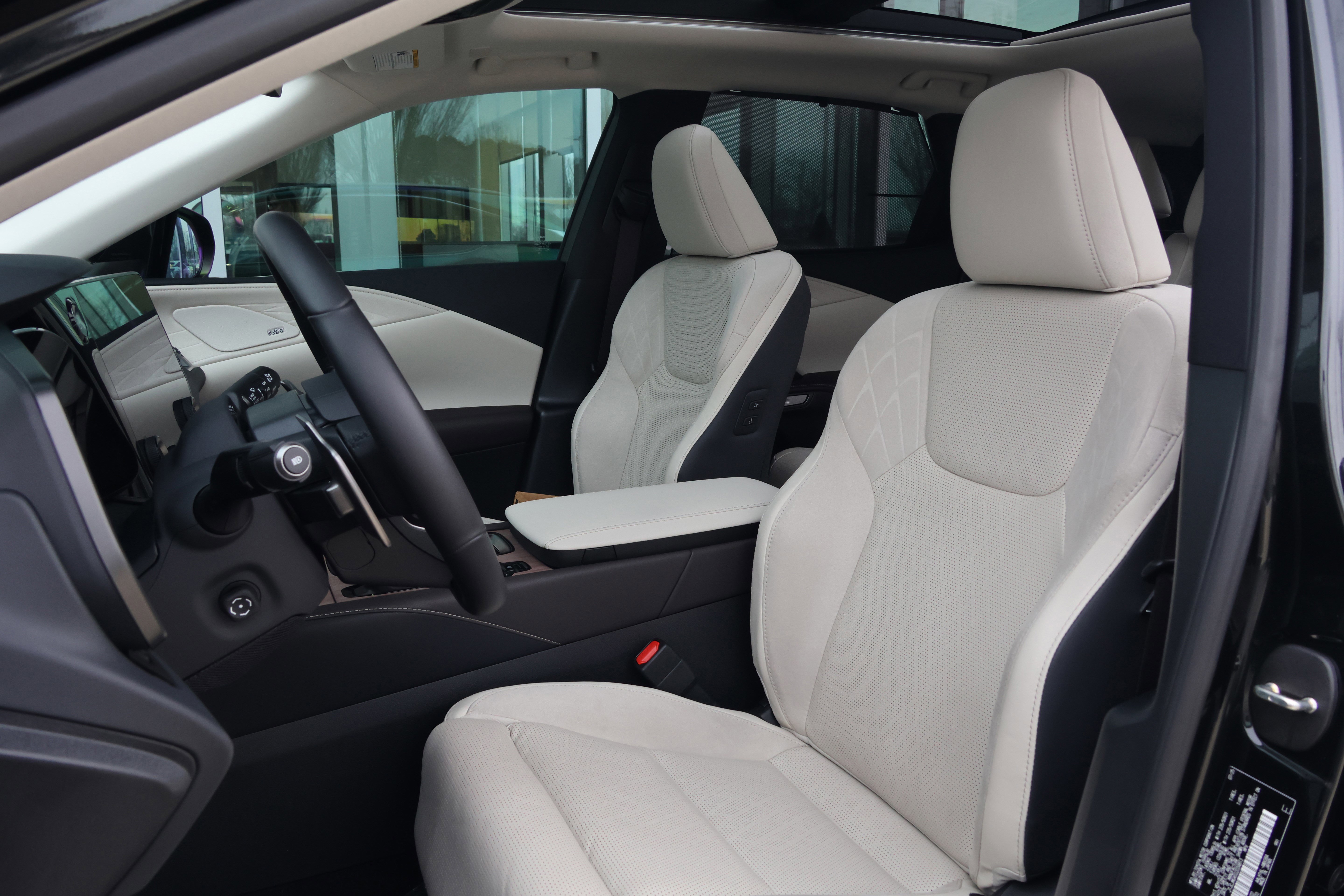 Certified 2025 Lexus RX 450h AWD w/ Convenience Package image 35