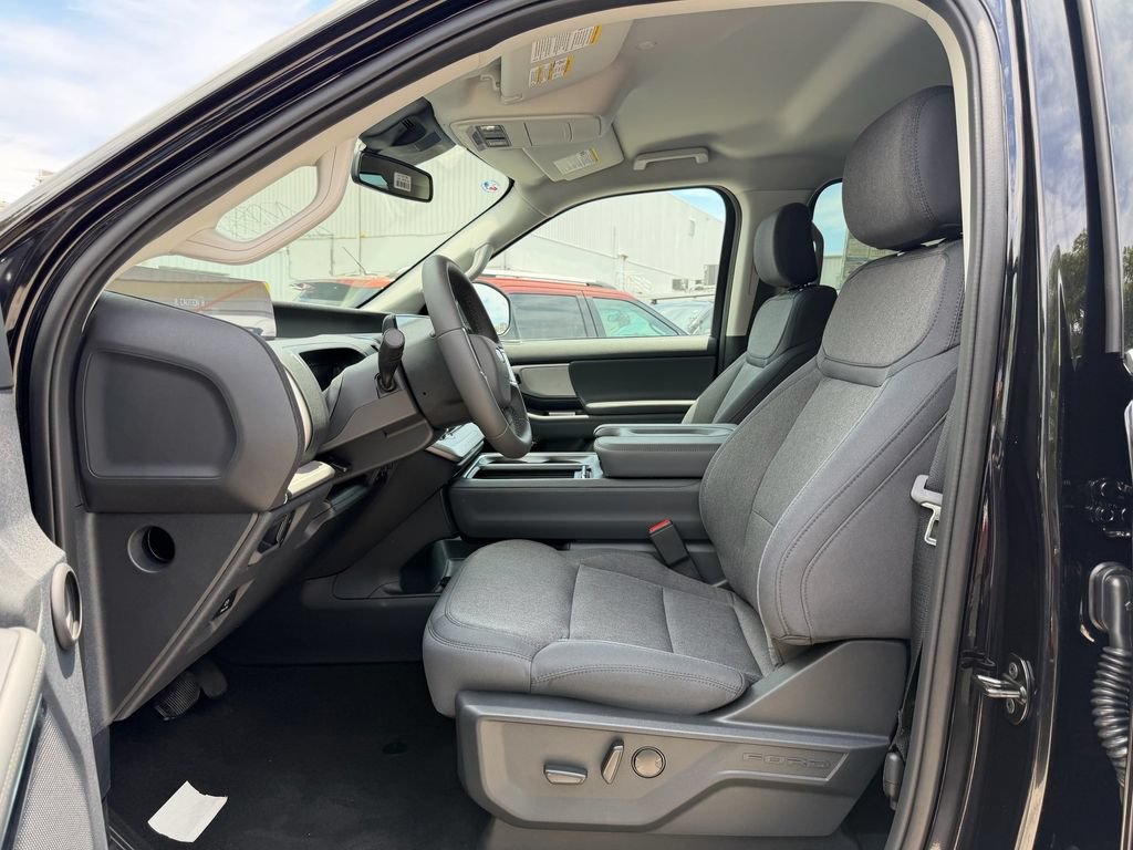 New 2026 Ford Expedition Active RWD image 5
