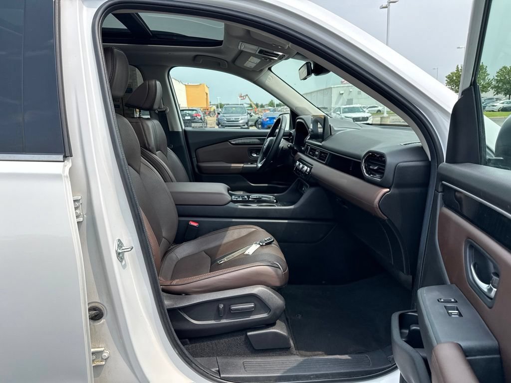 Used 2025 Honda Pilot Elite image 43