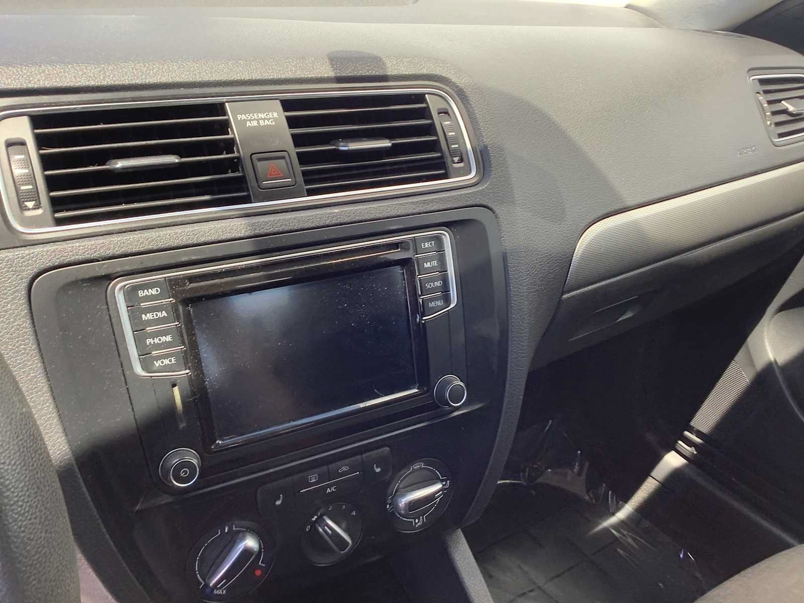 Used 2016 Volkswagen Jetta SE FWD image 17