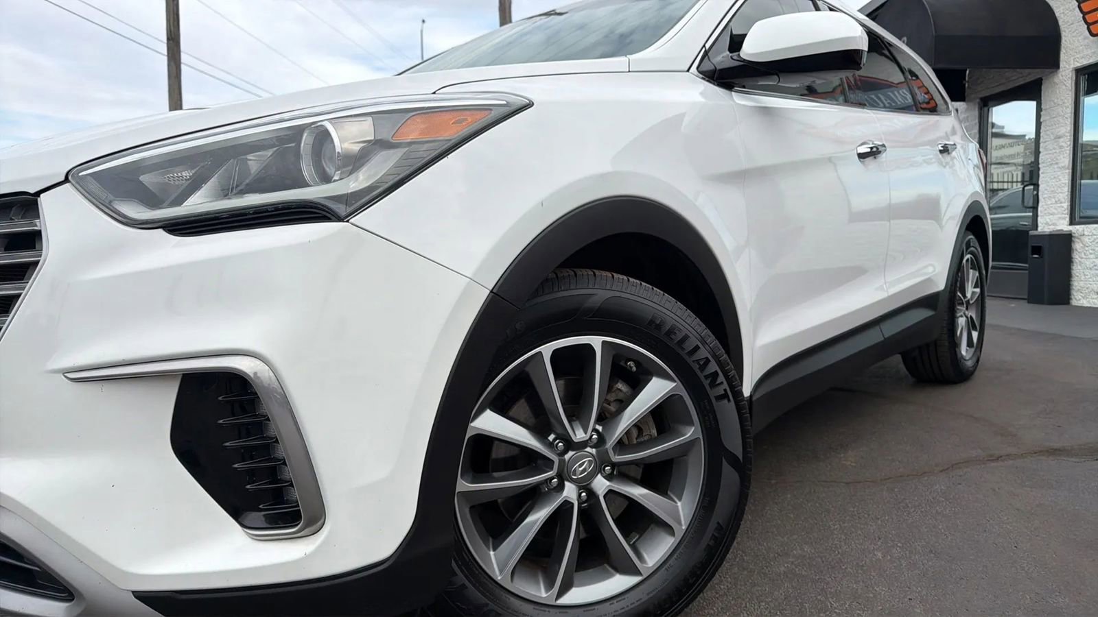 Used 2017 Hyundai Santa Fe SE image 4