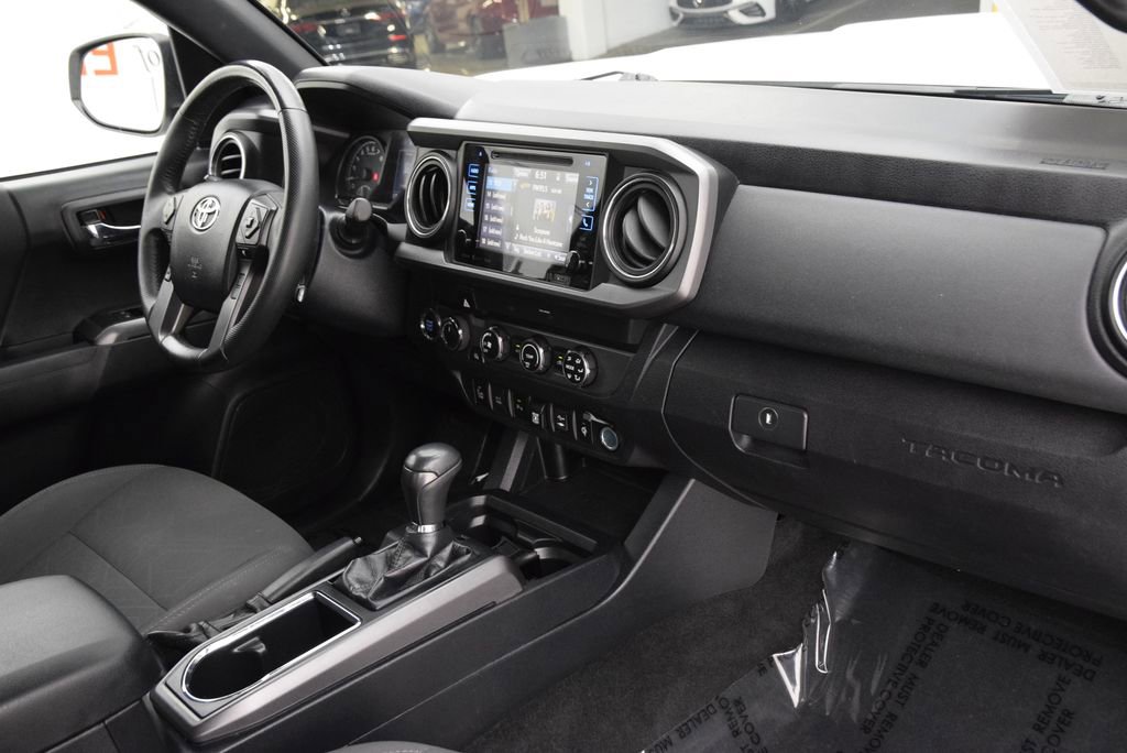 Used 2019 Toyota Tacoma TRD Sport w/ Technology Package AWD/4WD image 13