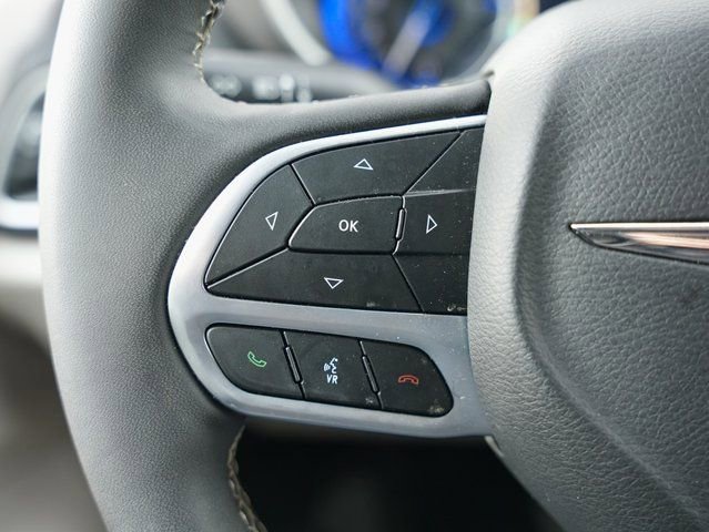 Used 2024 Chrysler Pacifica Touring-L image 13