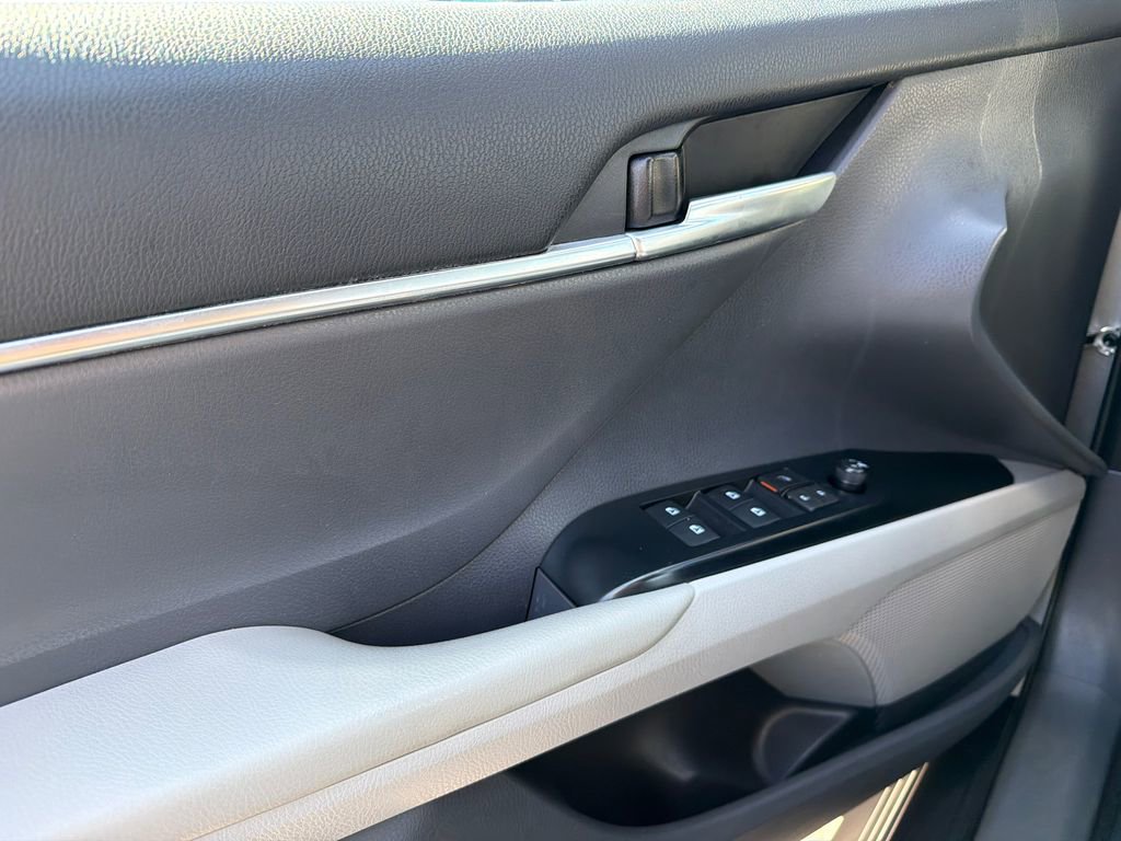 Used 2019 Toyota Camry LE image 28