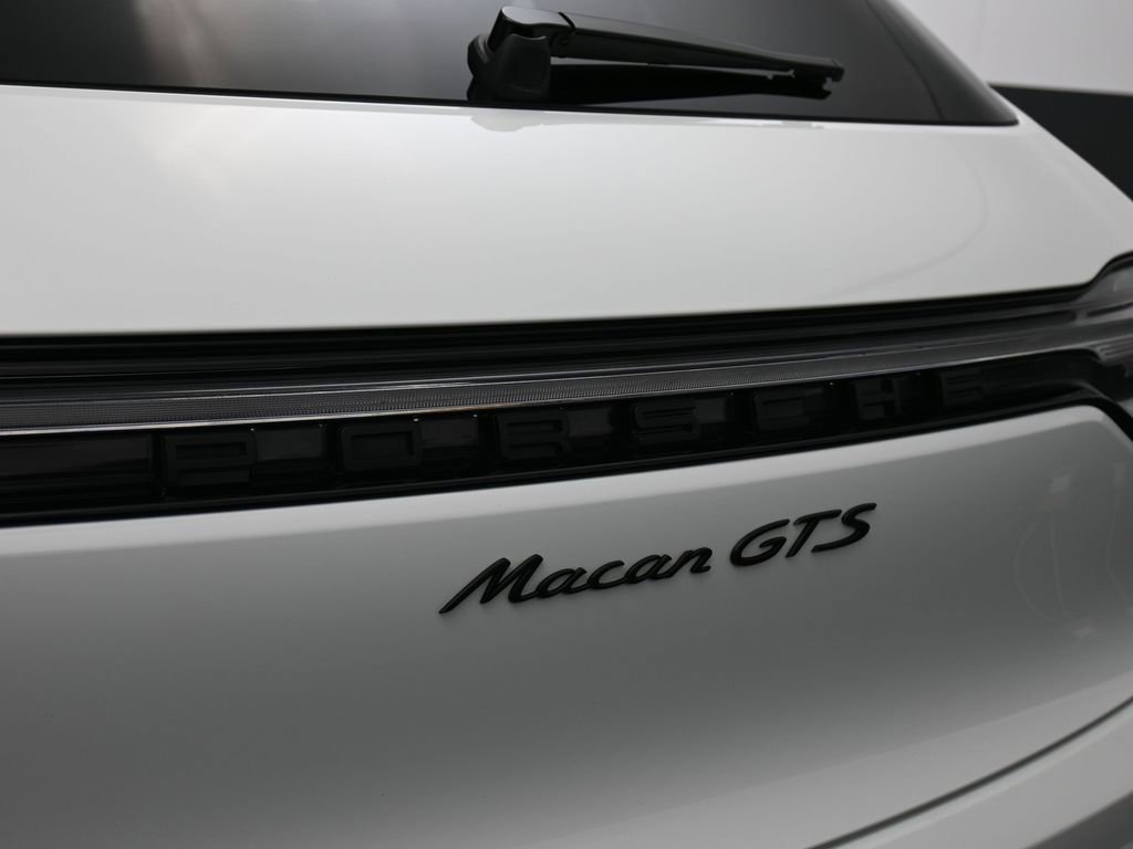 Certified 2025 Porsche Macan GTS AWD/4WD image 29