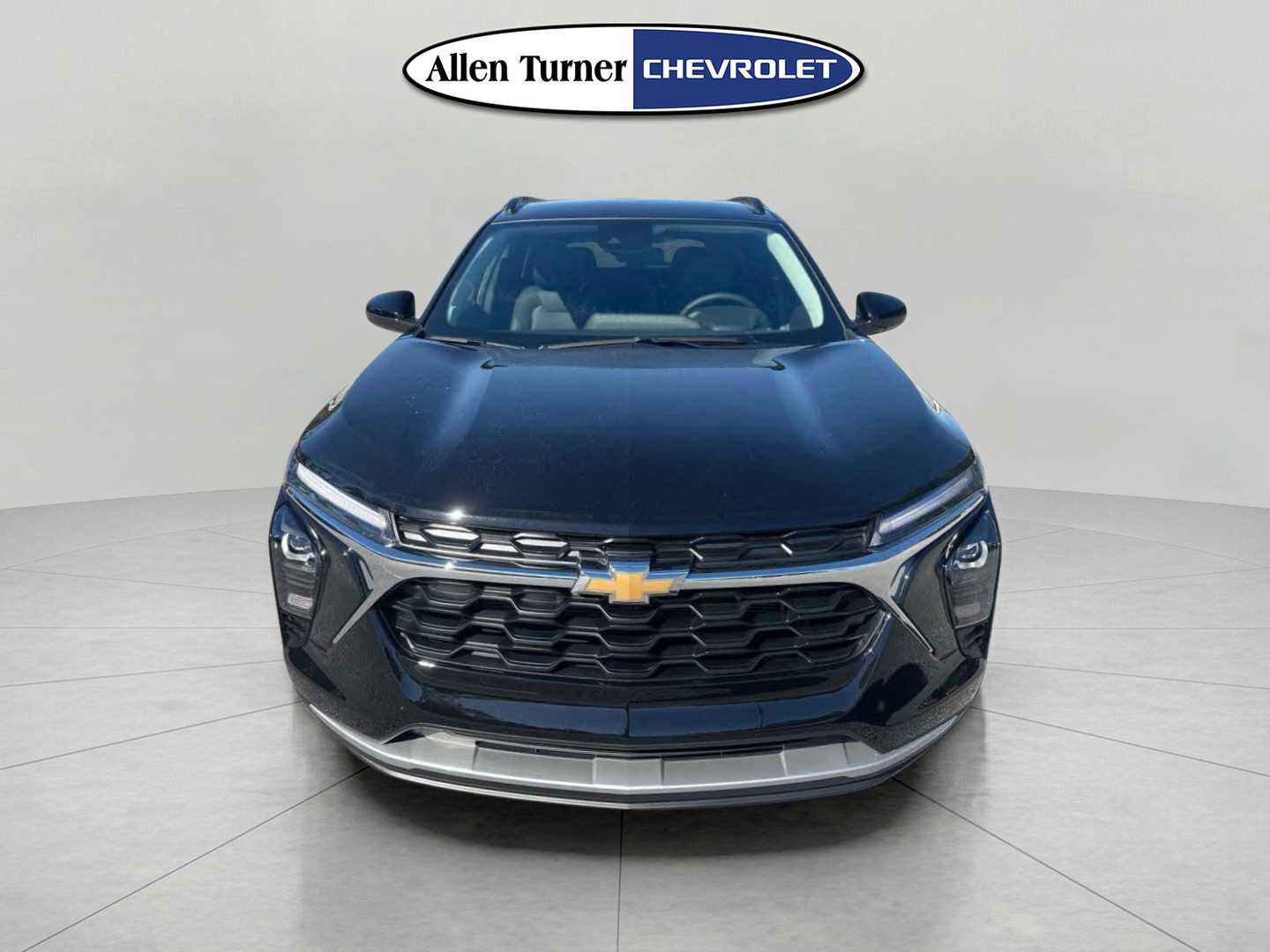 New 2026 Chevrolet Trax LT w/ Driver Confidence Package FWD image 2