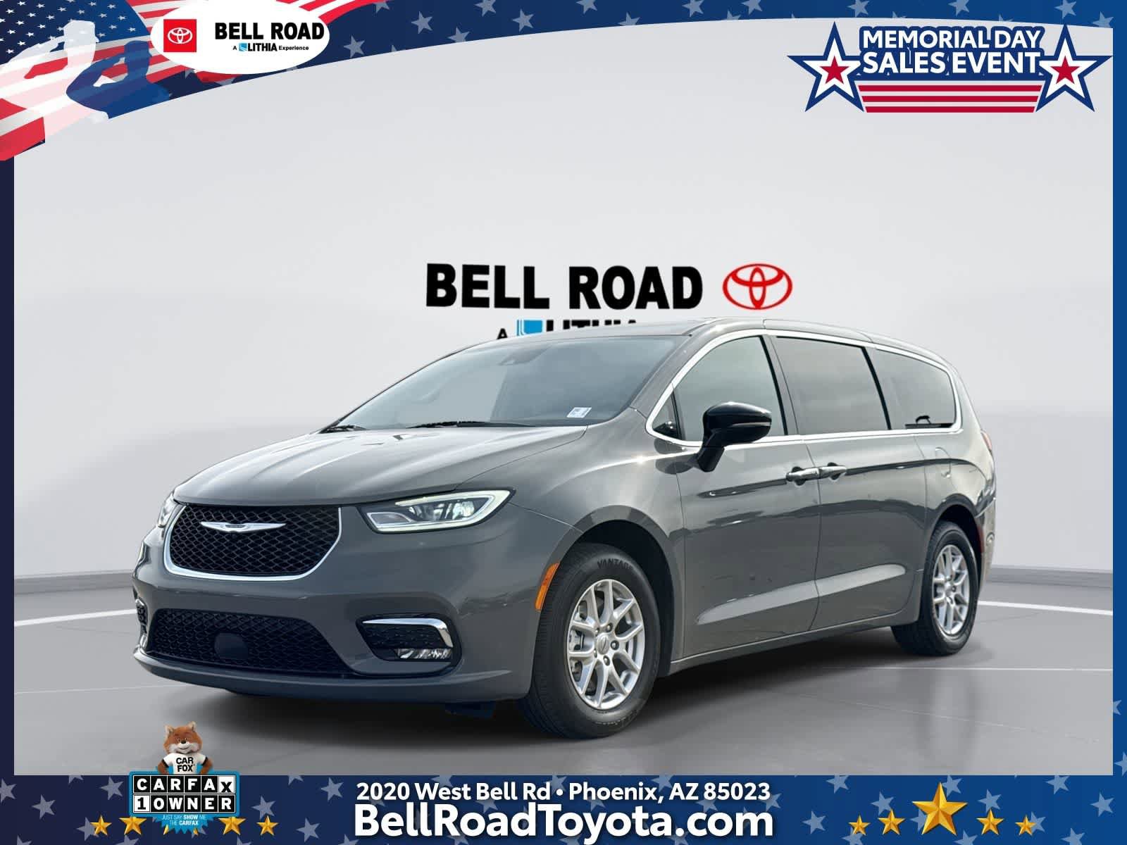 Used 2025 Chrysler Pacifica Select