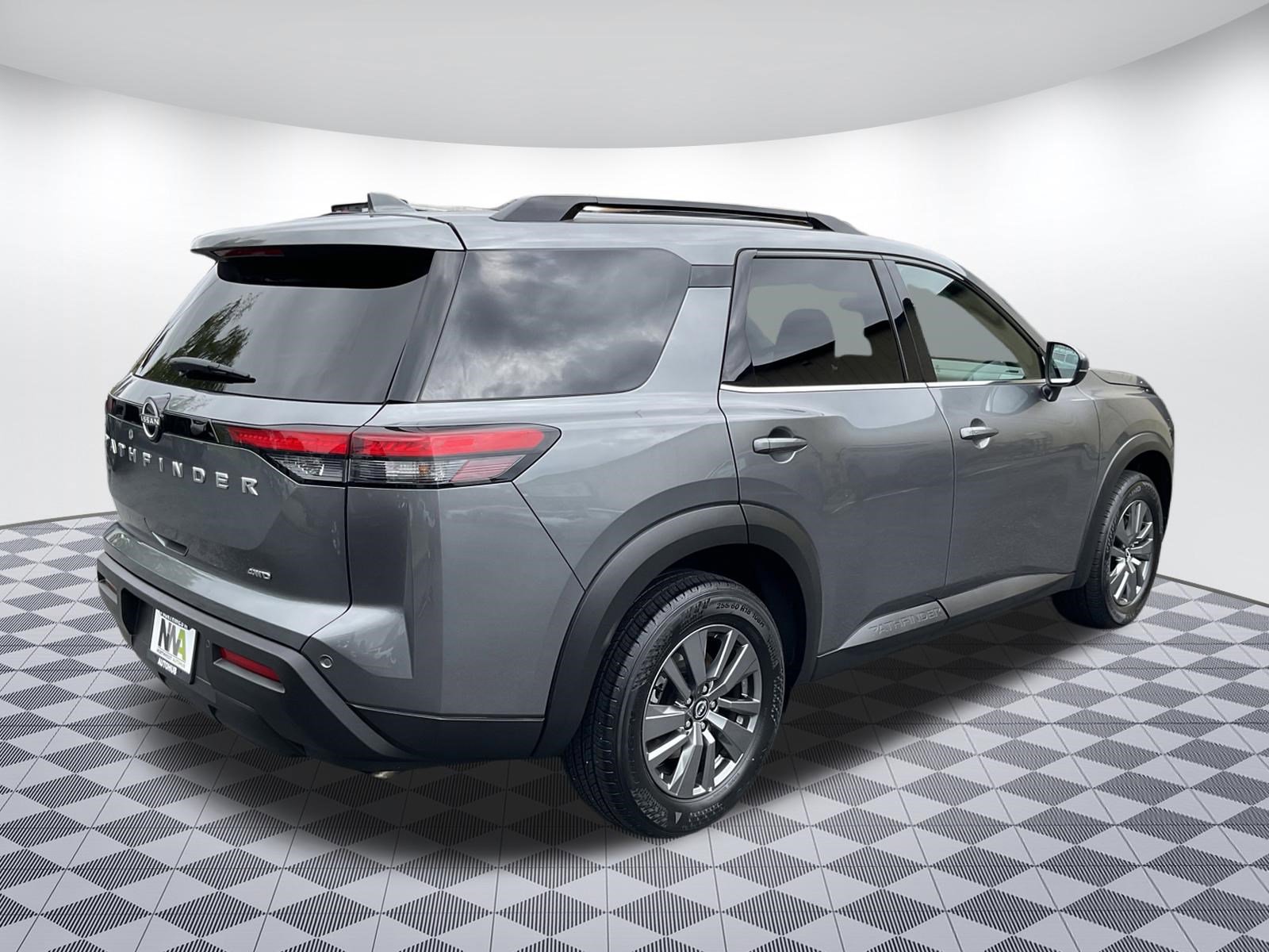 Used 2025 Nissan Pathfinder SV AWD/4WD image 3