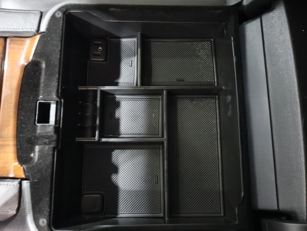 Used 2016 Cadillac Escalade Luxury image 36