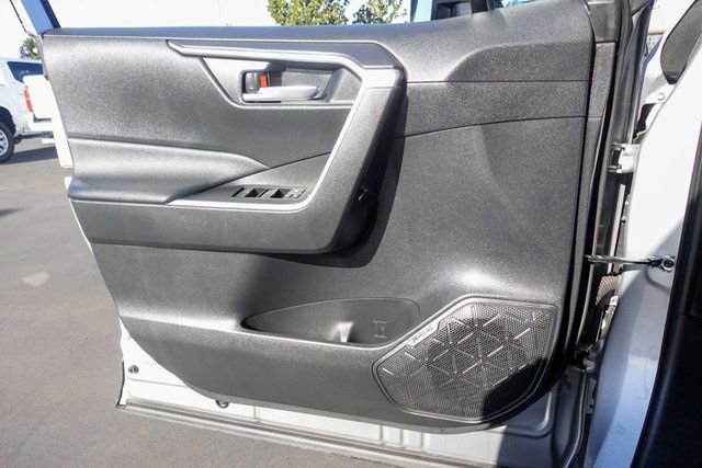 Used 2022 Toyota RAV4 SE image 24