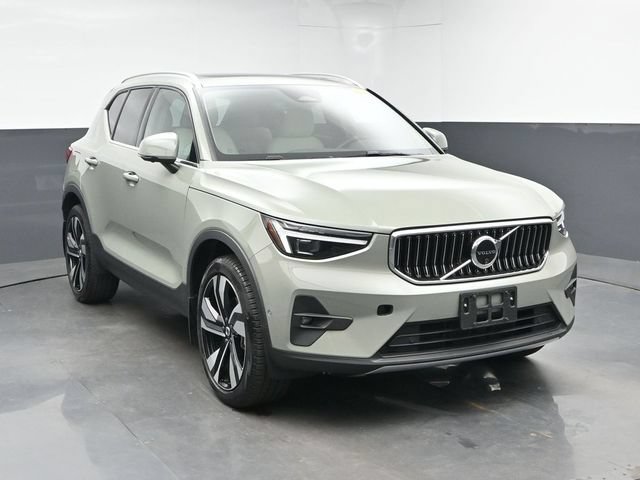 Used 2025 Volvo XC40 B5 Ultra w/ Climate Package AWD/4WD image 2