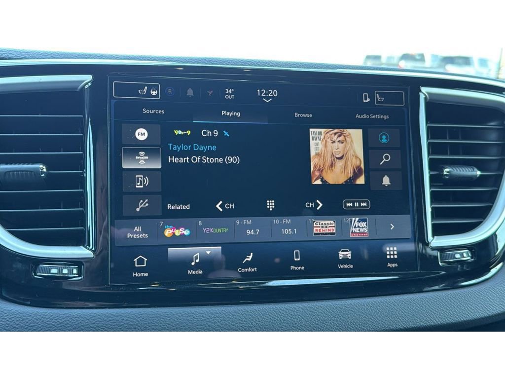 Used 2025 Chrysler Pacifica Select image 14