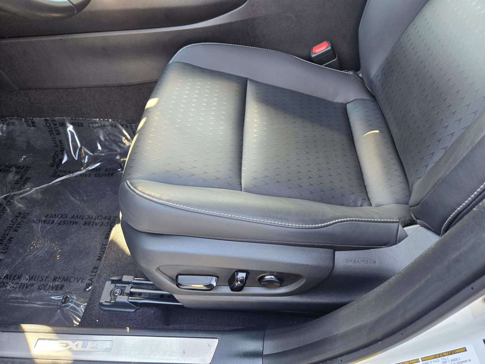 Used 2022 Lexus UX 200 w/ Accessory Package (Z2) FWD image 11