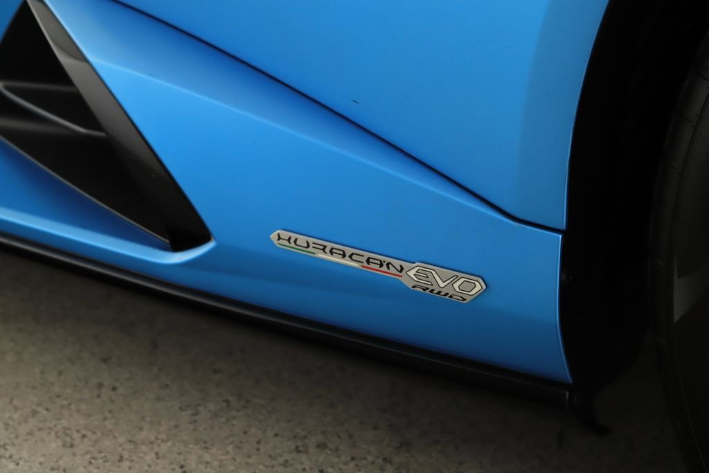 Used 2022 Lamborghini Huracan EVO image 37