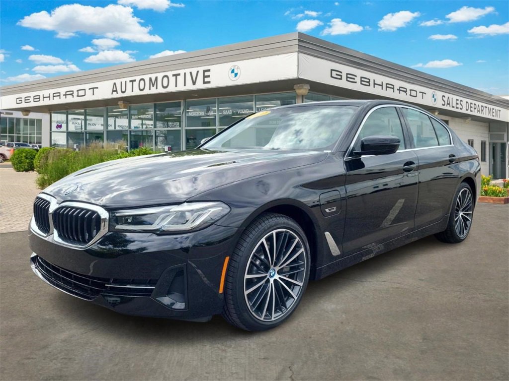 Used 2022 BMW 530e xDrive 530e iPerformance w/ Premium Package image 3