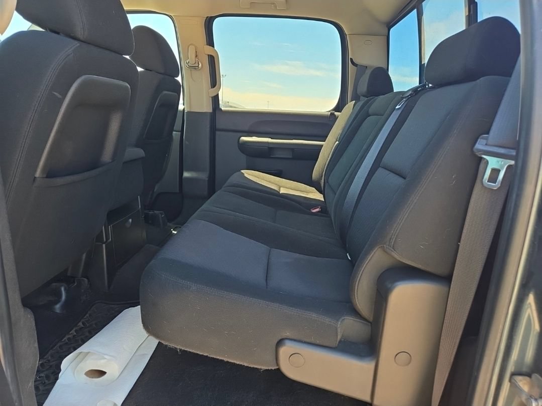 Used 2010 Chevrolet Silverado 2500 LT w/ Interior Plus Package AWD/4WD image 11