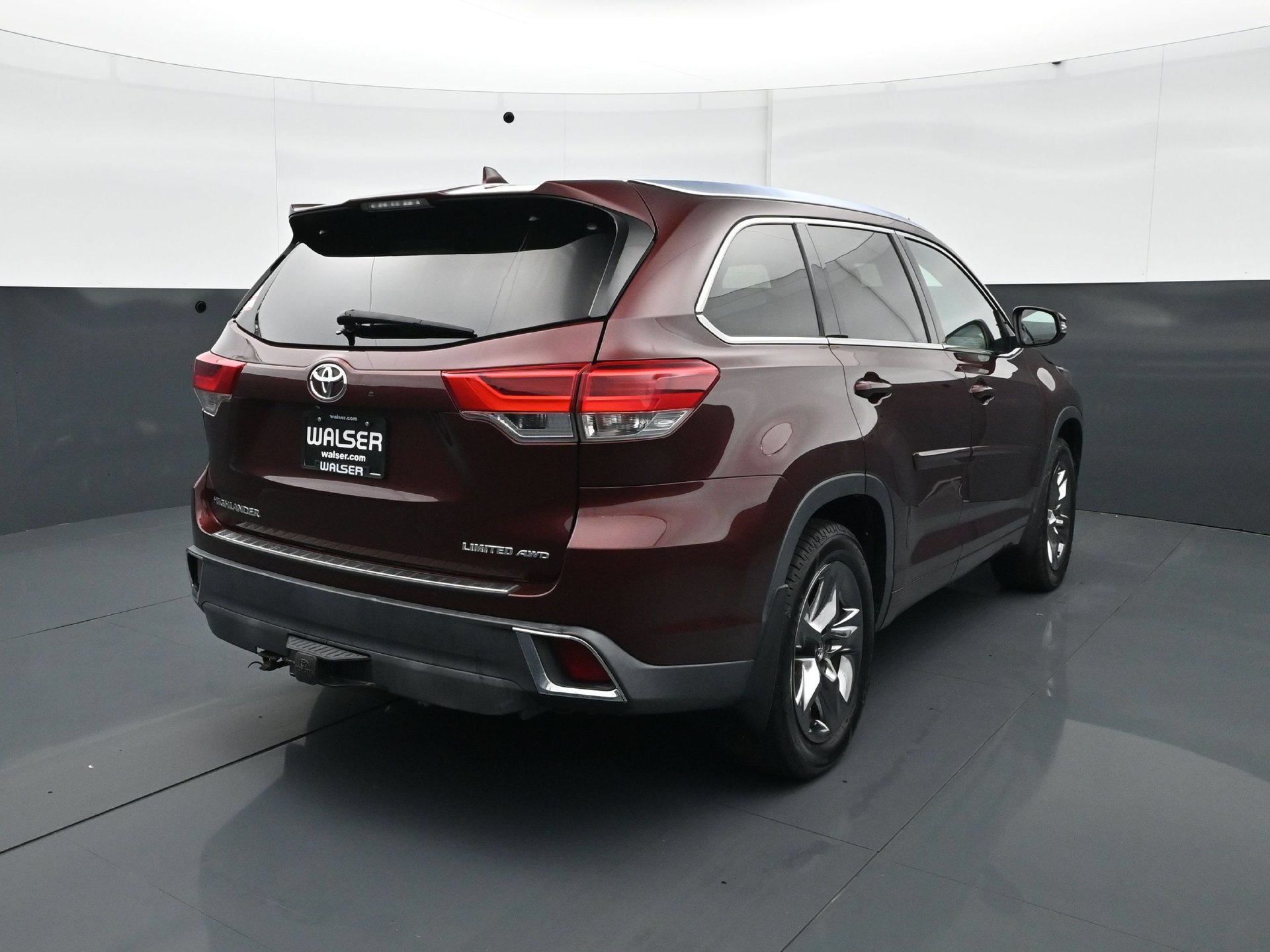 Used 2018 Toyota Highlander Limited Platinum w/ Carpet Mat Package (TMS) AWD/4WD image 6